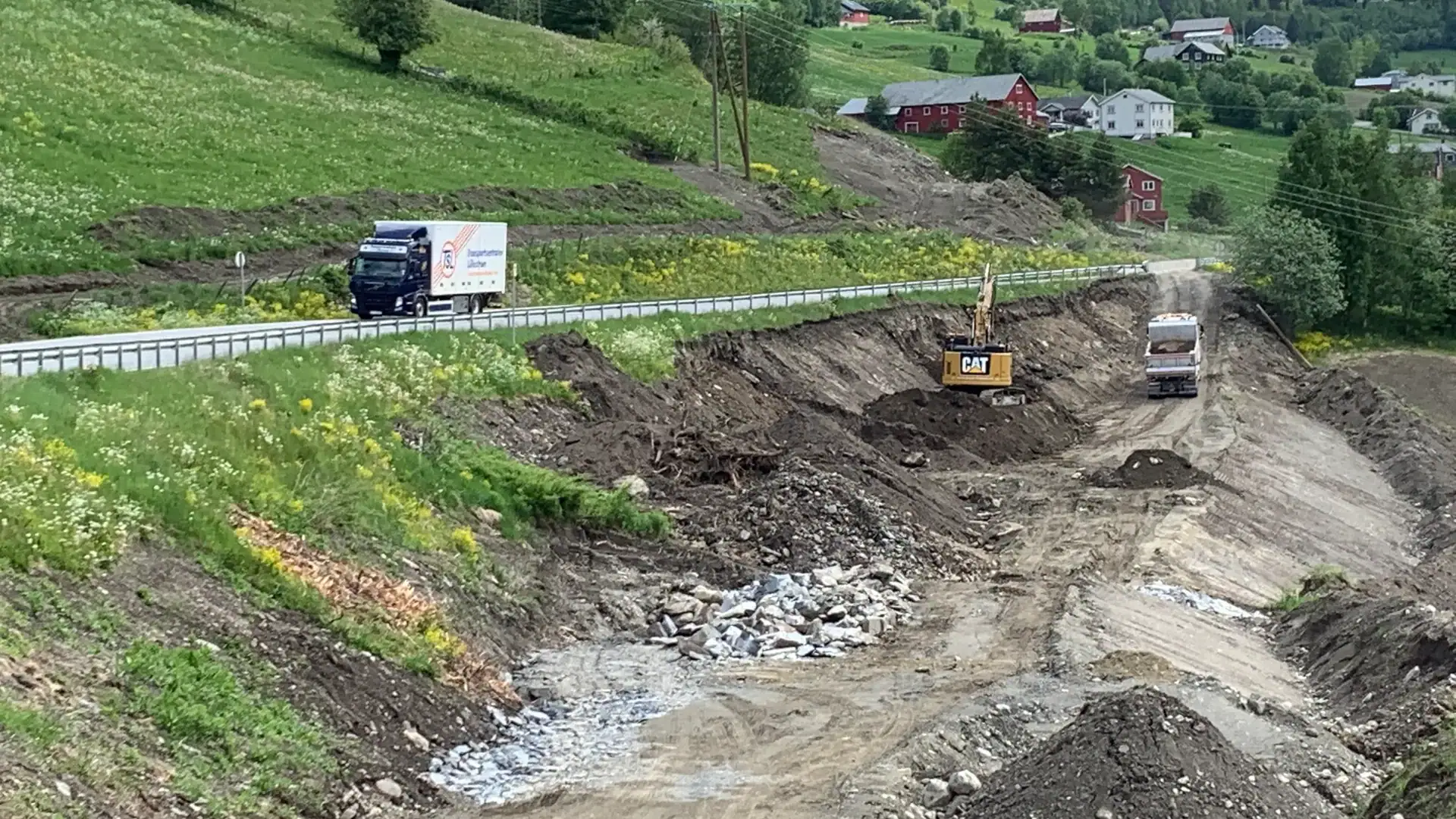Utbyggingen av E16 gjennom Valdres ble gjennomført med god kostnadsstyring og fremdrift – faktisk bedre enn planlagt. Likevel viser en fersk etterevaluering at den samfunnsøkonomiske nytten var lav.